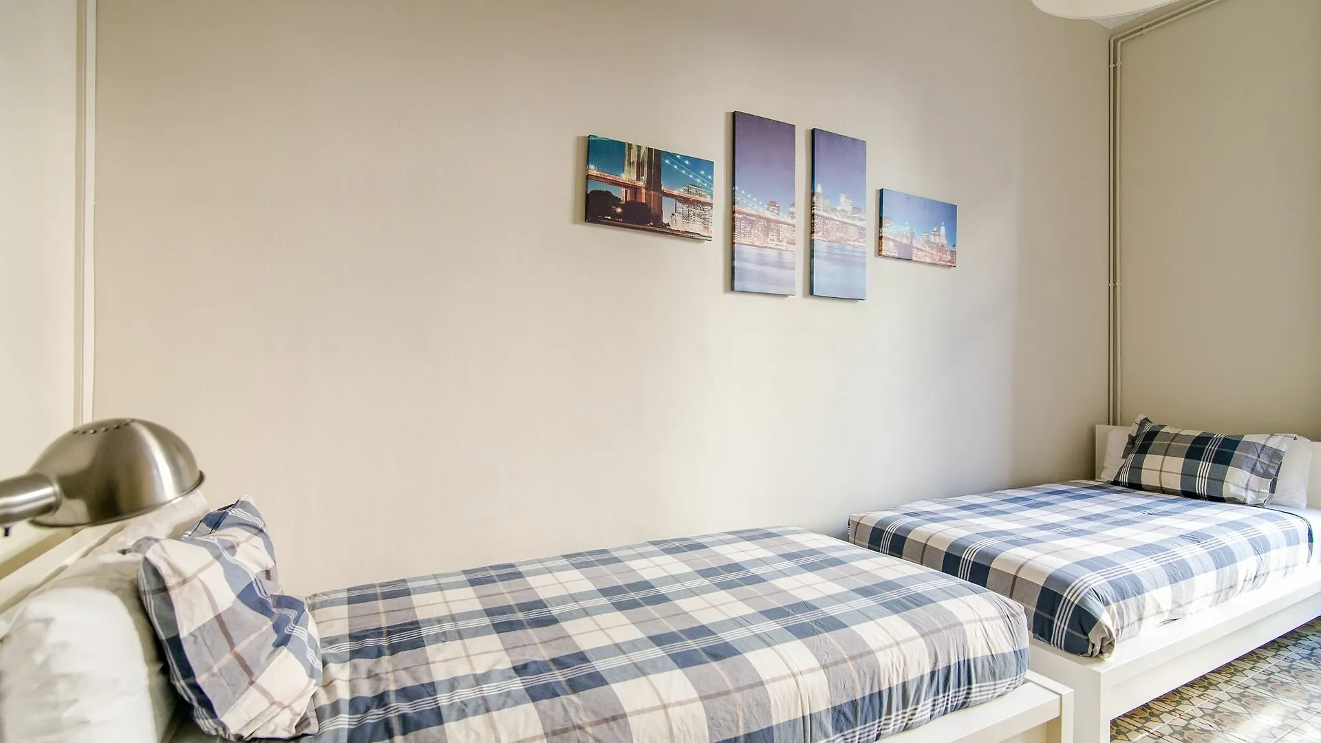 Placa Universitat Apartments Barcelona