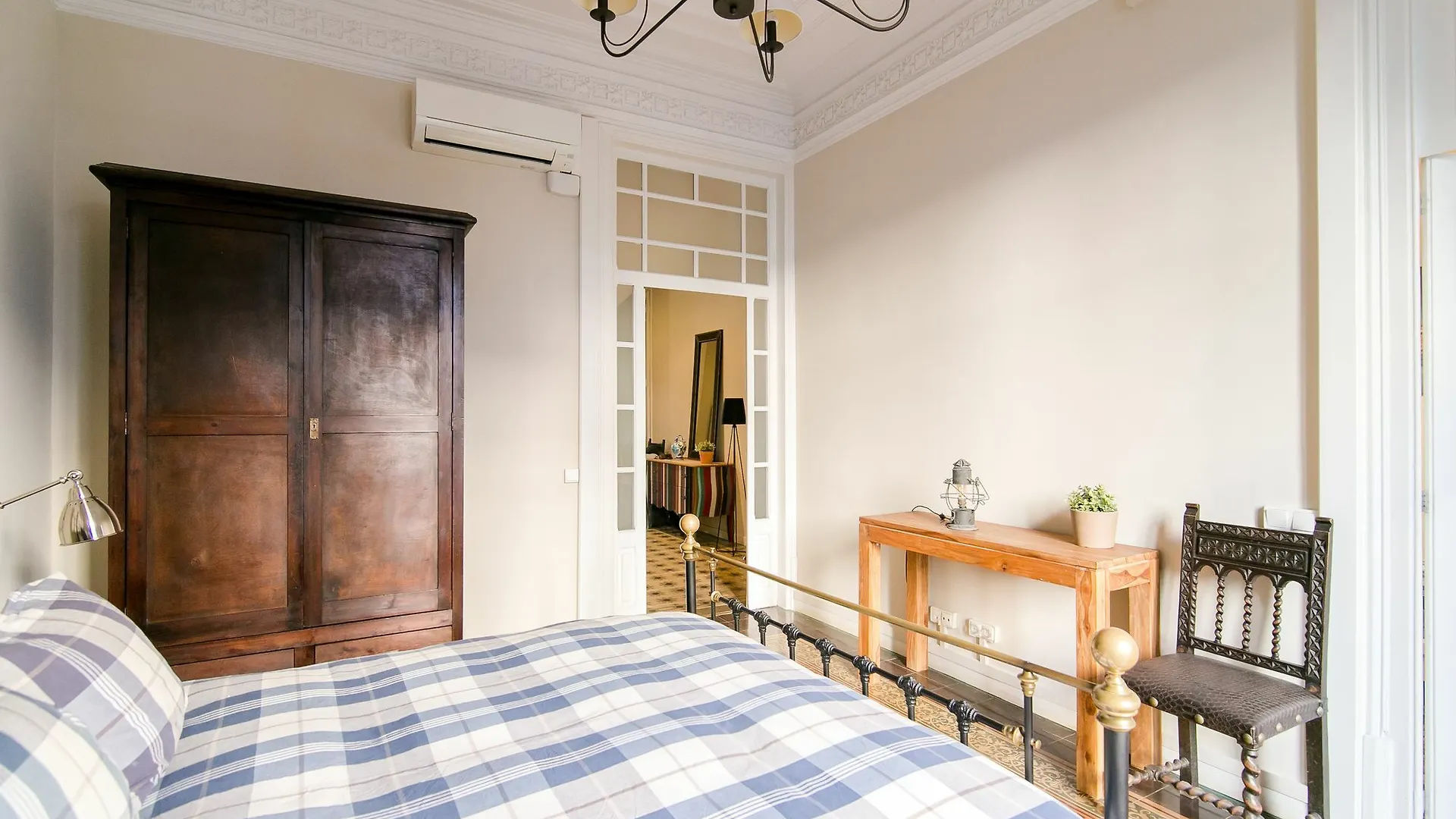 Placa Universitat Apartments Barcelona