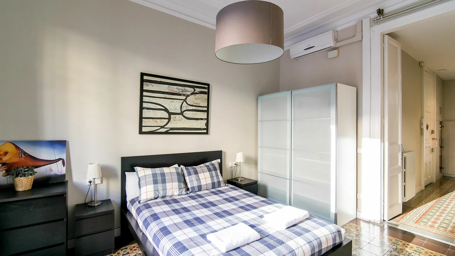 Placa Universitat Apartments Barcelona