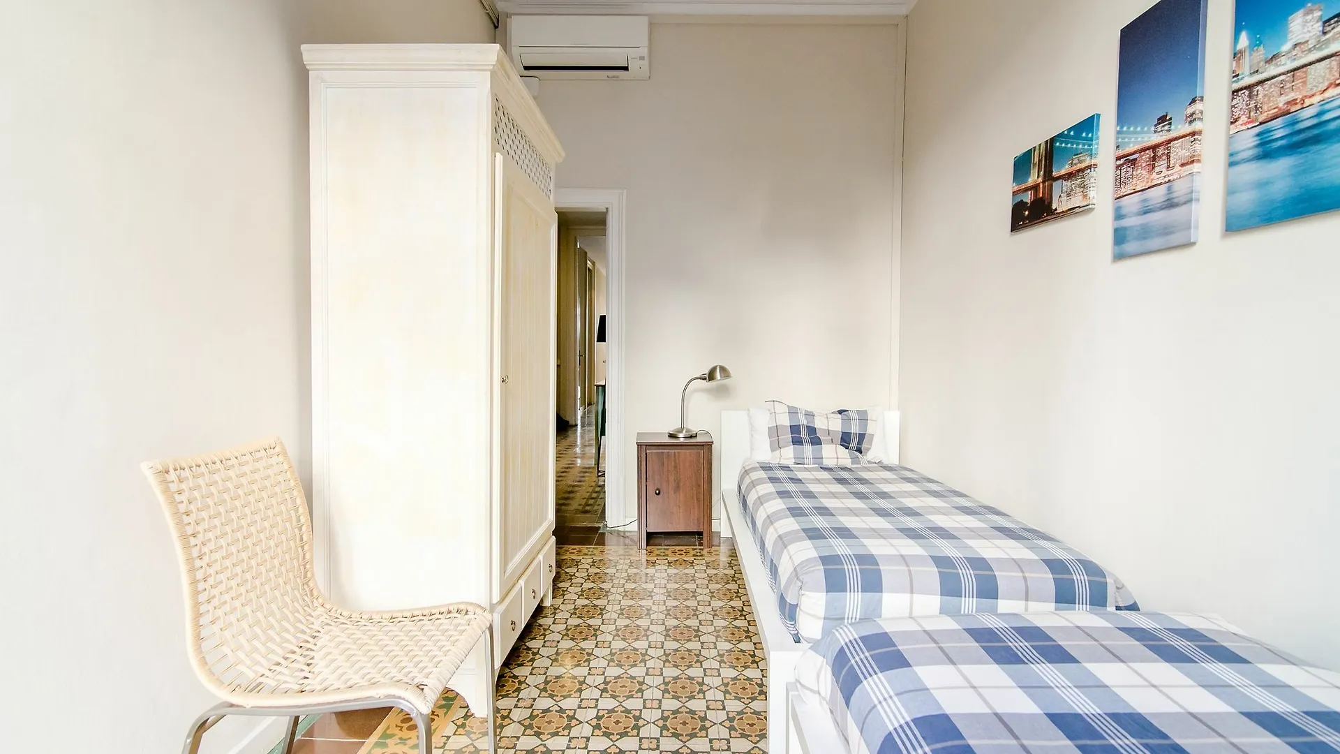 Placa Universitat Apartments Barcelona
