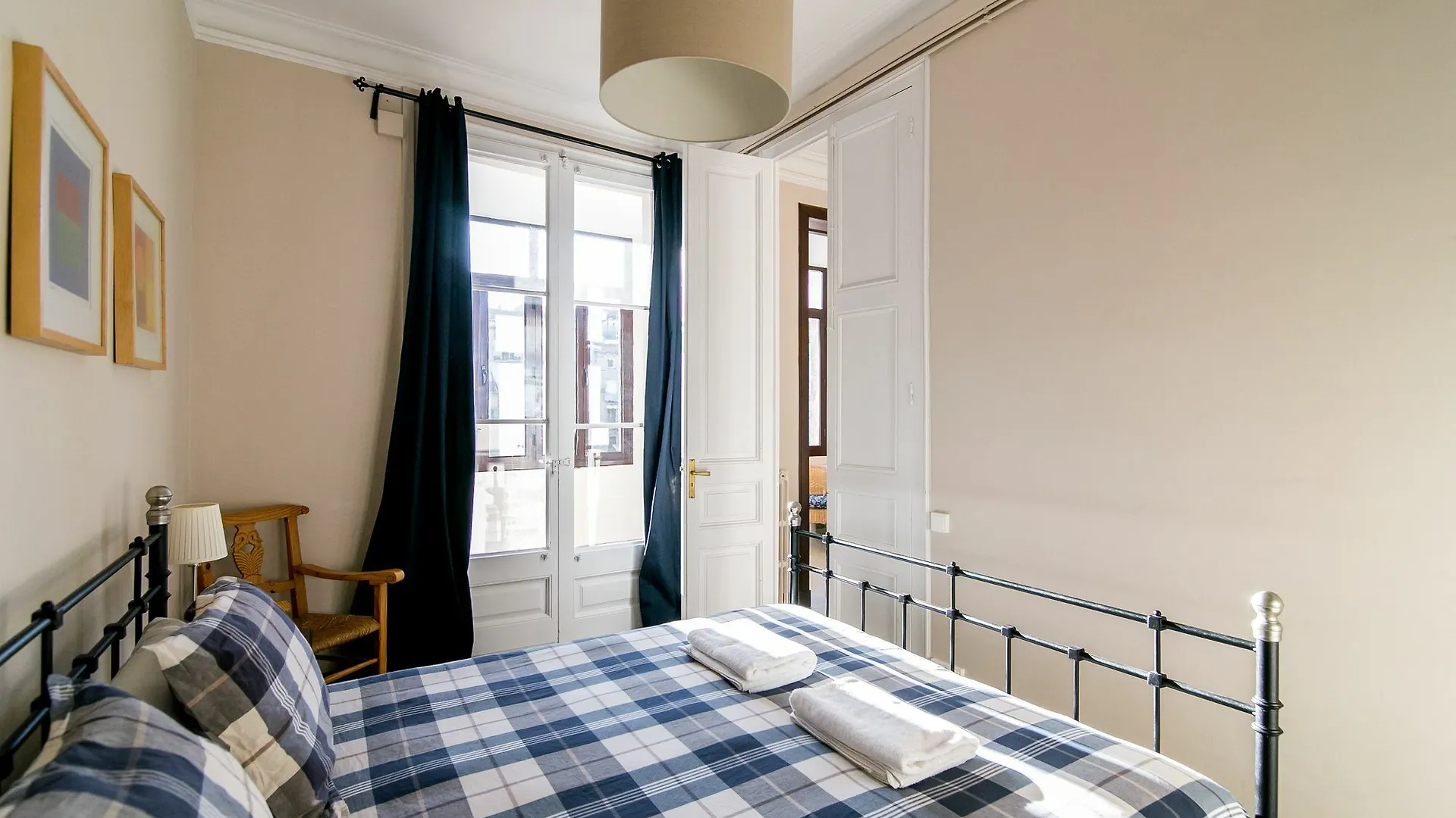 Placa Universitat Apartments Barcelona