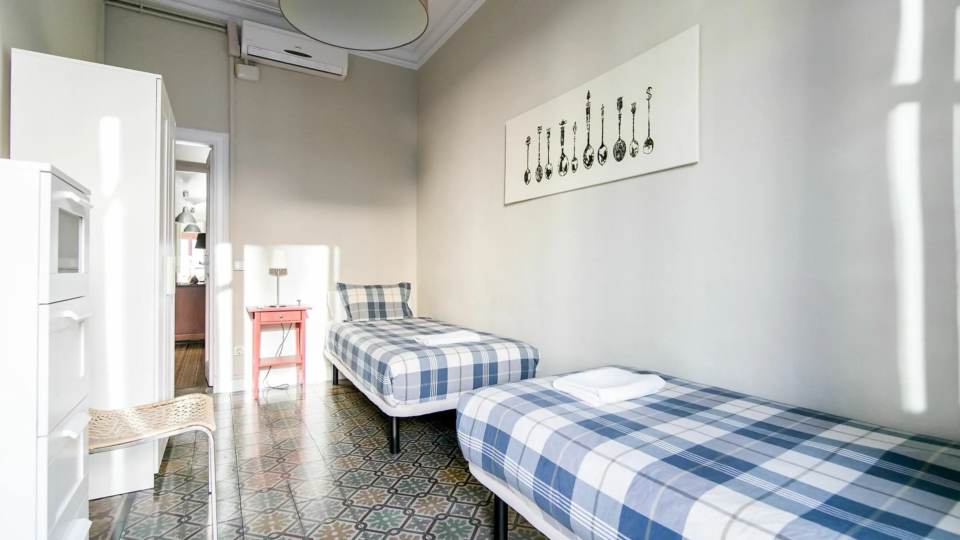 Placa Universitat Apartments Barcelona