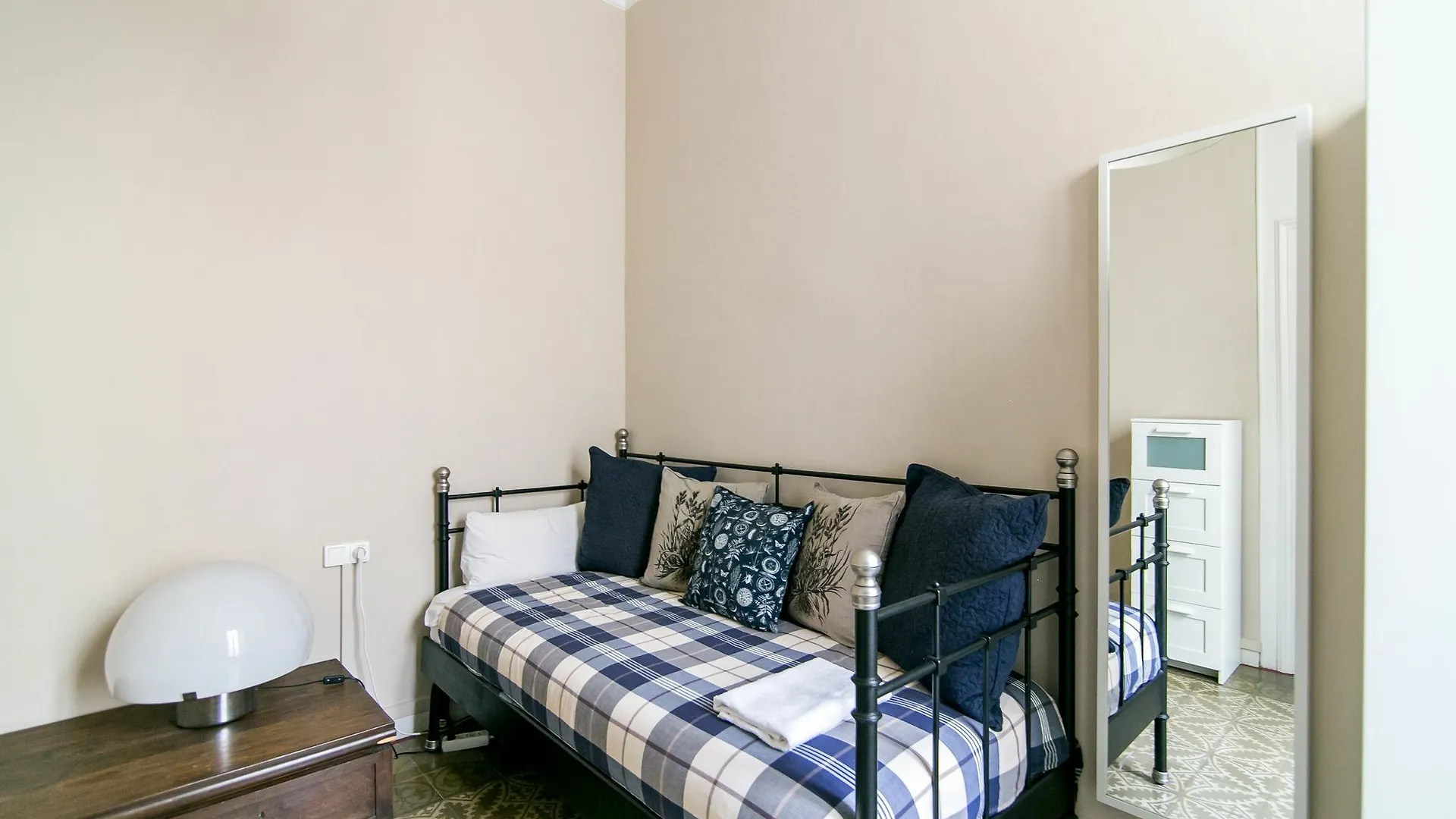 Placa Universitat Apartments Barcelona