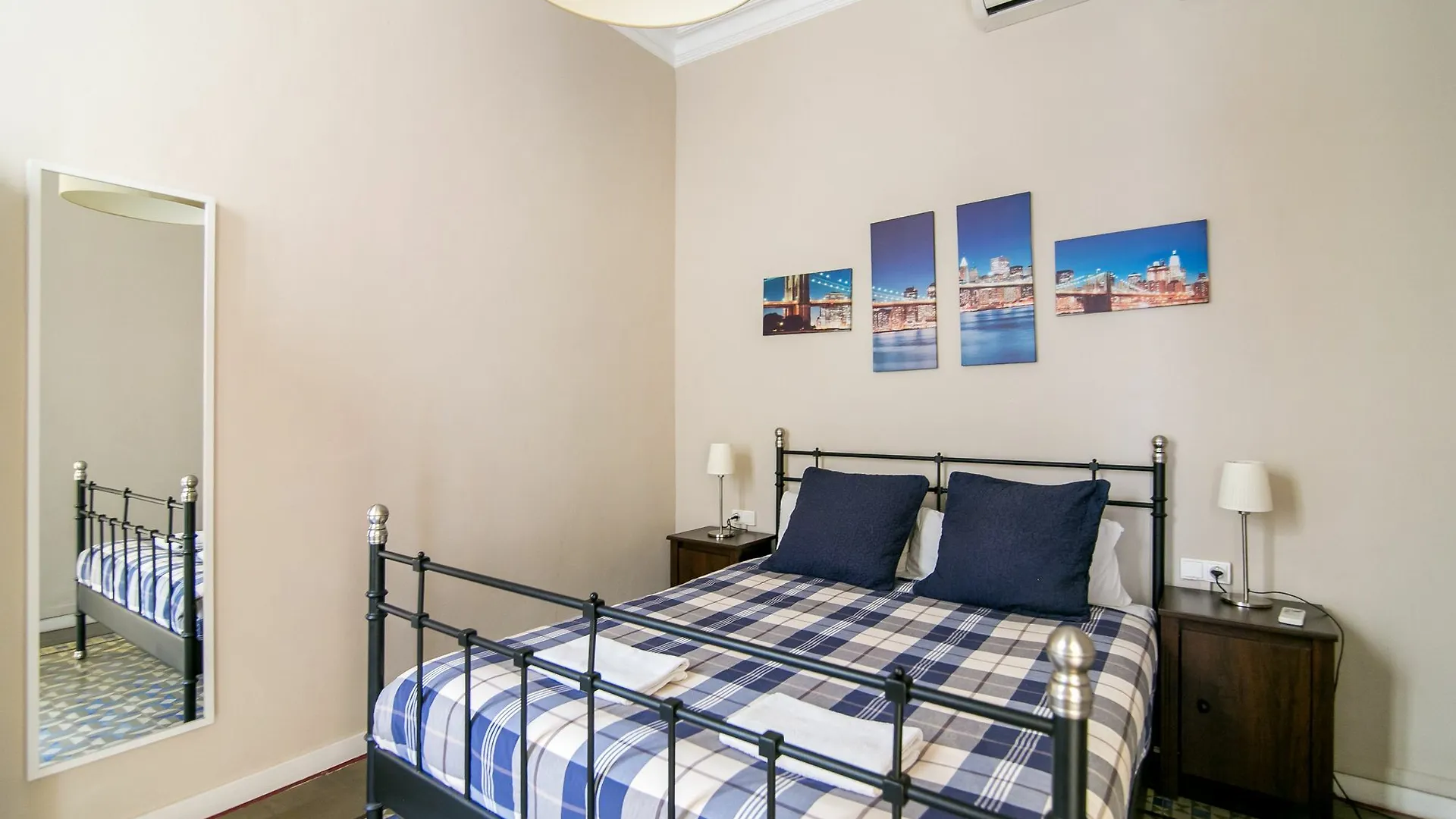 Placa Universitat Apartments Barcelona